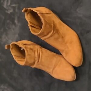 Cognac brown, suede booties